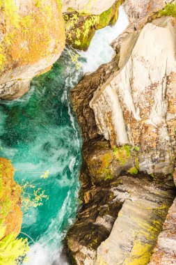 Norveç, Europe'turistik. Valldalen Vadisi, Valldal ve Trollstigen arasında yer alan Gudbrandsjuvet şelaleler