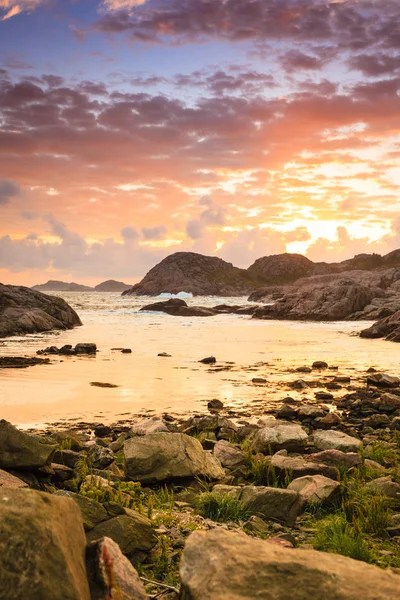 Increíble Puesta Sol Sobre Las Rocas Nórdicas Punto Más Meridional — Foto de Stock