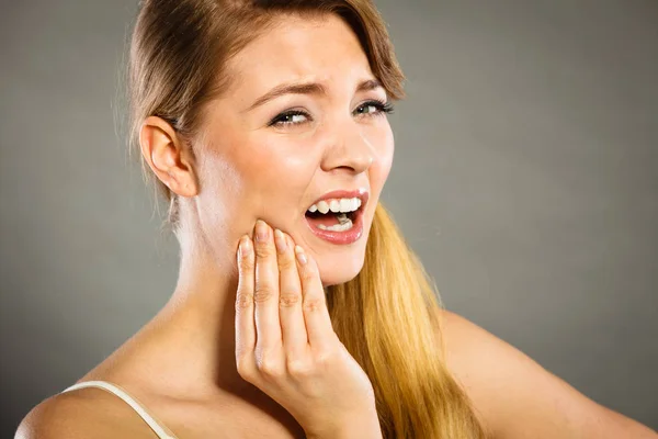 Opieka Stomatologiczna Ból Zęba Młoda Kobieta Achy Dziewczyna Cierpi Ból — Zdjęcie stockowe