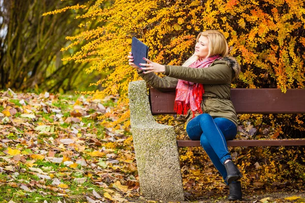 Padon Parkban Őszi Időjárás Selfie Fénykép Tábla Használata Közben Pihentető — Stock Fotó