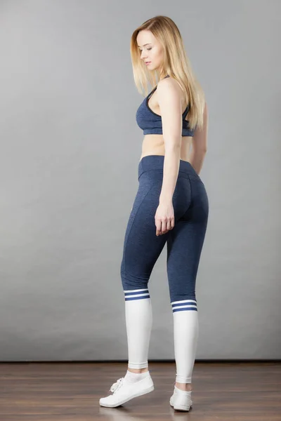 Woman Wearing Sporty Workout Outfit Blue Sport Bra Leggings Socks — Stock Photo, Image