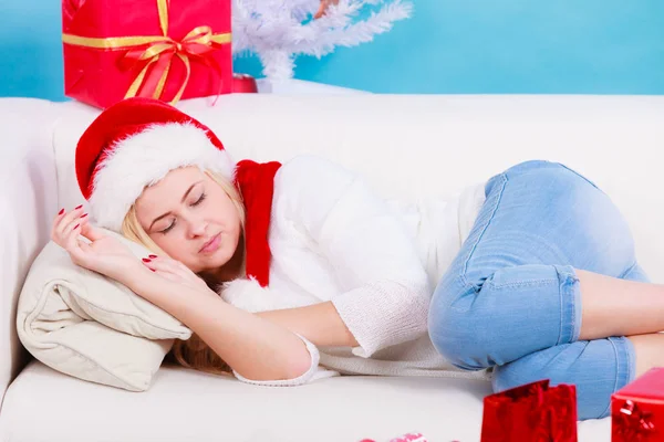 Conceito Sazonal Natal Mulher Loira Adolescente Vestindo Chapéu Papai Noel — Fotografia de Stock