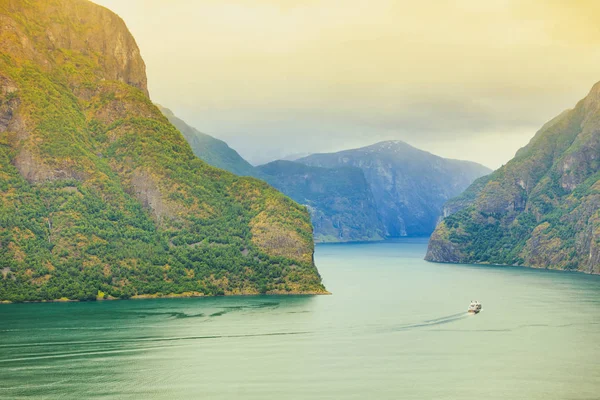 Tourismus Und Reisen Malerische Naturlandschaft Blick Auf Malerischen Aurlandfjord Und — Stockfoto