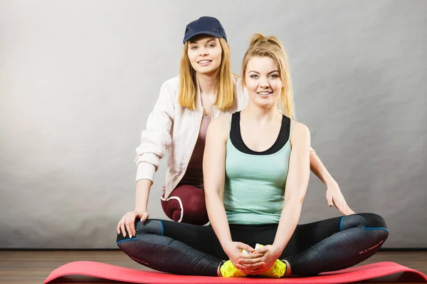 Young Blonde Woman Sportswear Sitting Wooden Floor Indoor Stretching Legs — Stock Photo, Image