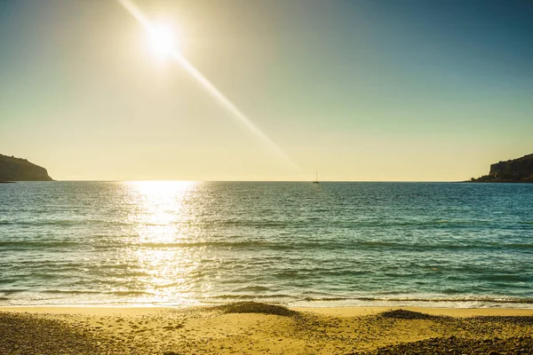 Szenischer Sonnenuntergang Oder Sonnenaufgang Über Der Meeresoberfläche Natürliche Landschaft Schöne — Stockfoto