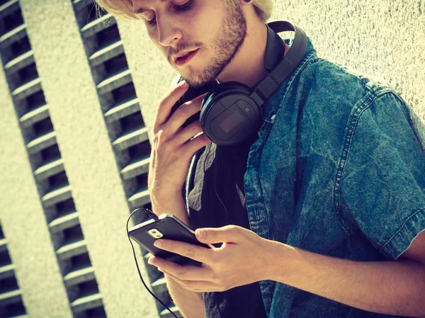 Pánská Móda Technologie Urban Styl Oblečení Koncept Bokovky Chlap Sluchátky — Stock fotografie