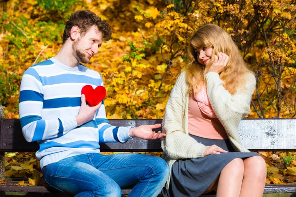 Aceitar Partilhar Sentimentos Confessando Amor Carinho Com Gesto Romântico Reacção — Fotografia de Stock