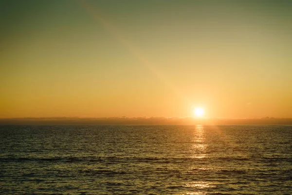 Pôr Sol Cênico Nascer Sol Sobre Superfície Mar Paisagem Natural — Fotografia de Stock