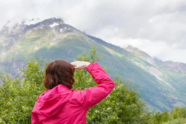 Tatil Turizm Seyahat Dağlar Yatay Yaz Norveç Scandinavia Turist Kadının — Stok fotoğraf