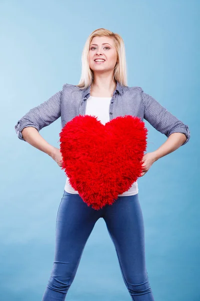 Amor Romance Concepto Idea Regalo San Valentín Mujer Feliz Sosteniendo — Foto de Stock