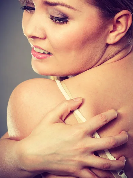 Health Problem Skin Diseases Young Woman Scratching Her Itchy Back — Stock Photo, Image