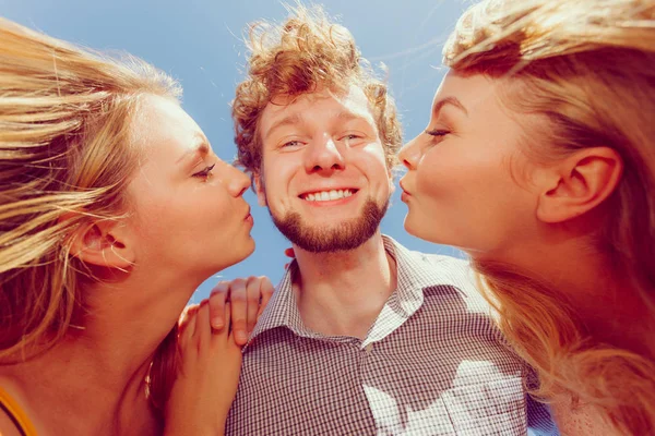 Amizade Conceito Amor Felicidade Grupo Amigos Menino Duas Meninas Divertindo — Fotografia de Stock