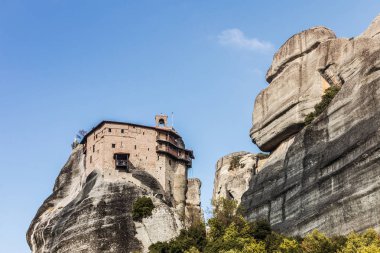 Aziz Nicholas Anapausas Manastırı, Meteora kaya oluşumunda Agios Nikolaos Anapafsas, Teselya Yunanistan. Yunan varış noktaları