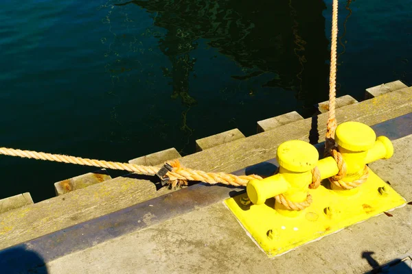 Shipping Objects Concept Sailing Ropes Tied Yellow Marina Bollard Outdoor — Stock Photo, Image