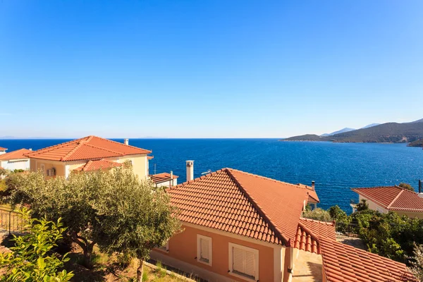 Vista Ângulo Alto Telhados Casas Cidade Grega Beira Mar Grécia — Fotografia de Stock