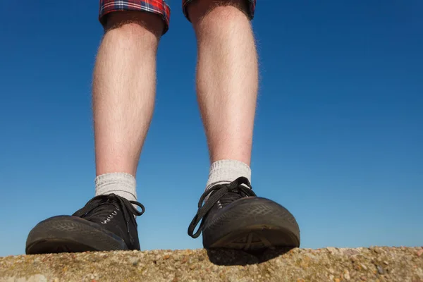 Male Feet Wearing Black Sneakers Outdoor Wide Angle View — Stock Photo, Image