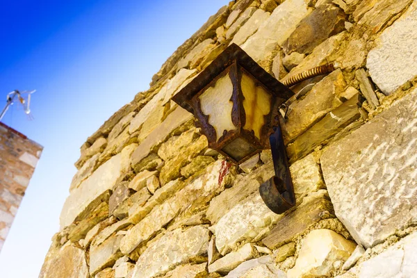 Una Vieja Antigua Lámpara Medieval Pared Ladrillo Piedra Marrón Detalles — Foto de Stock
