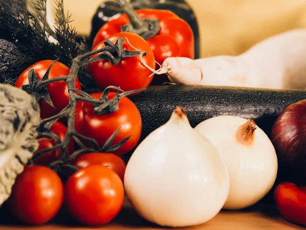 Close Van Vele Gezonde Groenten Keukentafel Diverse Kleurrijke Groenten Vegetarische — Stockfoto