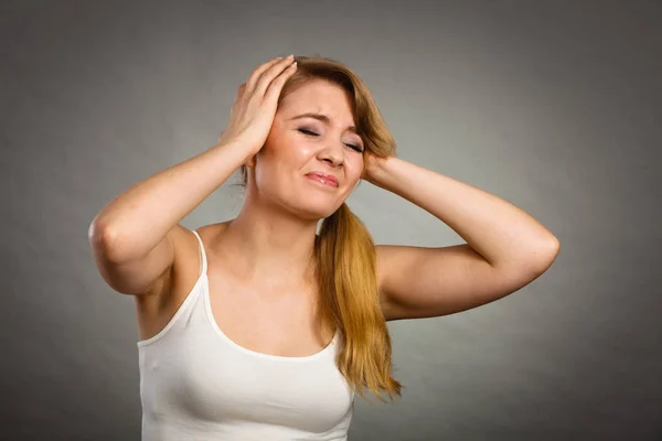 Gesundheitsprobleme Stress Und Depressionen Frau Leidet Unter Kopfschmerzen Migräne Schmerzen — Stockfoto
