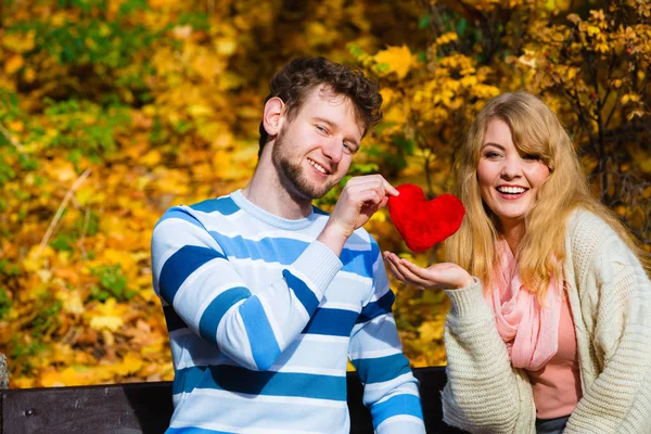 Uitdrukken Van Gevoelens Genegenheid Liefde Met Romantisch Gebaar Bekennen Jong — Stockfoto