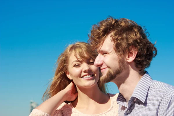 Geluk Dating Concept Paar Liefde Blonde Vrouw Knappe Bebaarde Man — Stockfoto