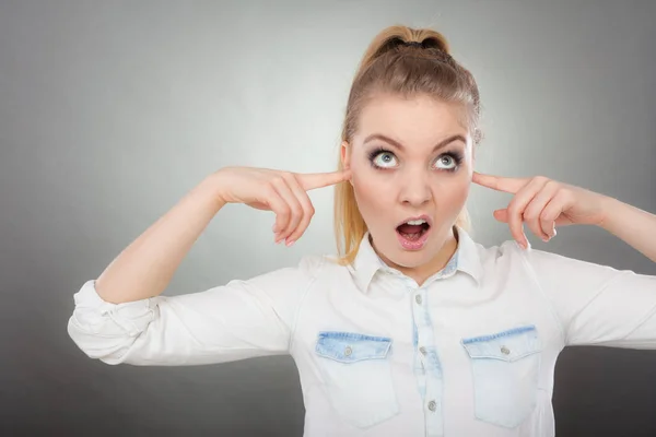 Annoyed Woman Closing Ears Hands Protecting Loud Noise Teen Girl — Stock Photo, Image