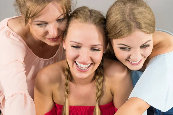 Feliz Positivo Amigos Sexo Feminino Divertindo Desfrutando Seu Tempo Lazer — Fotografia de Stock