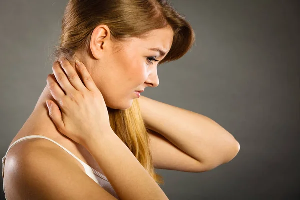 Sensación Agotamiento Enfermedad Espalda Columna Vertebral Una Mujer Con Mucho — Foto de Stock