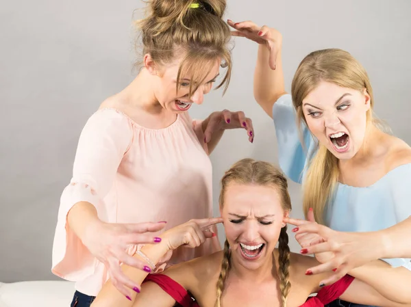 Woman Being Bullied Her Two Female Friends Women Having Argument — Stock Photo, Image
