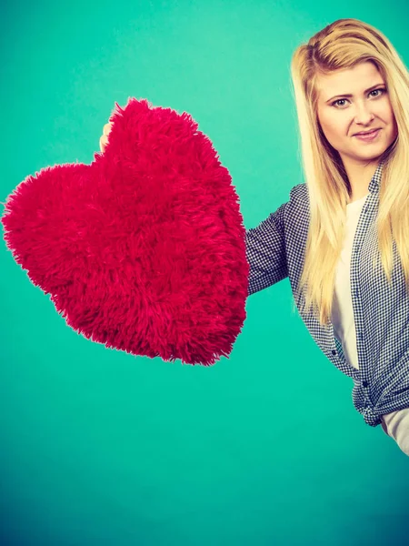 Amor Romance Concepto Idea Regalo San Valentín Mujer Feliz Sosteniendo — Foto de Stock