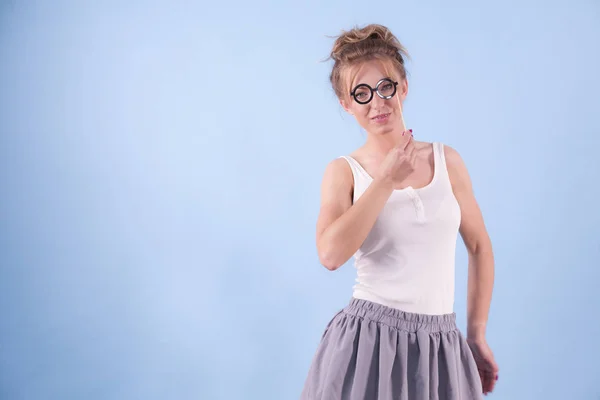 Elegante Jovem Fingindo Usar Óculos Nerd Engraçados Educação Estudo Sexo — Fotografia de Stock