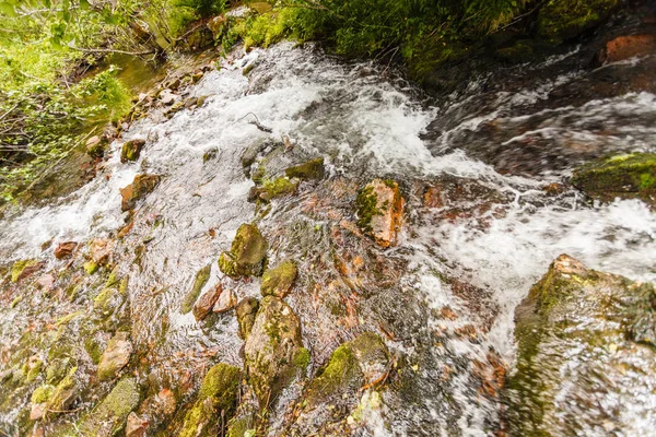 Bach Den Bergen Schönes Naturbild Aus Norwegen — Stockfoto