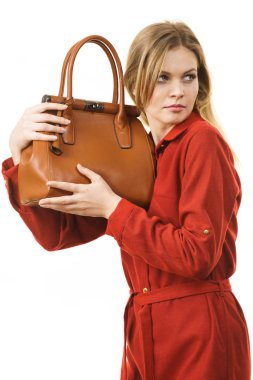 Kadın çantasını hırsızlardan korumak. Youn kadın koruma pahalı deri çanta