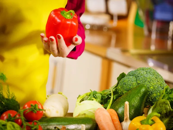 Woman Hand Holding Red Bell Pepper Delicious Healthy Dieting Vegetable — Stockfoto