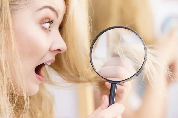 Problema Puntas Abiertas Efecto Seco Concepto Cuidado Del Cabello Mujer —  Fotos de Stock