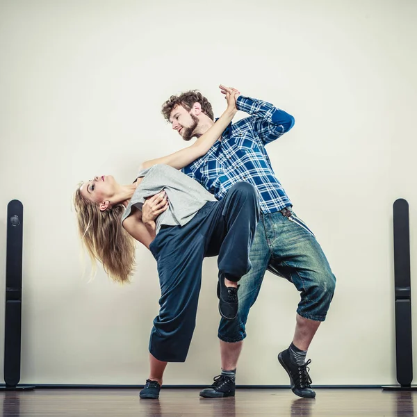 Two Modern Dancers Couple Woman Man Dancing Urban Lifestyle Hip — Stock Photo, Image