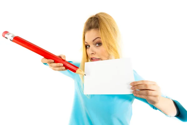 Adolescente Pensando Mujer Escribiendo Algunas Notas Pedazo Papel Usando Gran —  Fotos de Stock