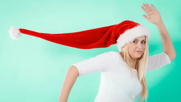 Weihnachten Saisonale Kleidung Winterliches Weihnachtskonzept Glückliche Frau Mit Weihnachtsmann Helfermütze — Stockfoto