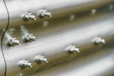 Metal desenli arkaplandan yapılmış detaylı levha. Endüstriyel doku kavramını kapat.