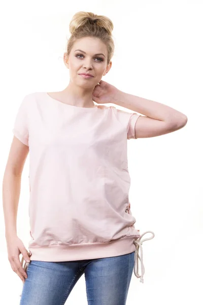 Vuxen Kvinna Presenterar Hennes Casual Vacker Outfit Kort Ärm Rosa — Stockfoto
