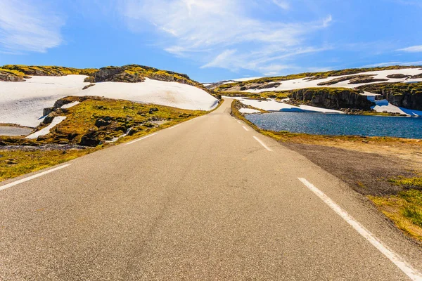 Vägspringet Genom Sommaren Norska Kullar Berg Vackert Landskap Norge — Stockfoto