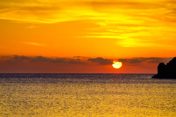 Szenischer Sonnenaufgang Oder Sonnenuntergang Über Der Meeresoberfläche Griechenland — Stockfoto