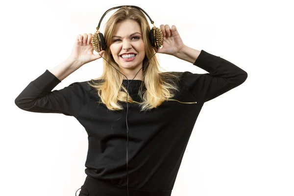 Adolescente Joven Grunge Mujer Escuchando Música Los Auriculares Con Picos — Foto de Stock