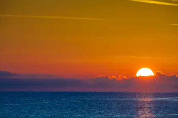 Scenisk Soluppgång Eller Solnedgång Över Havsytan Grekland — Stockfoto