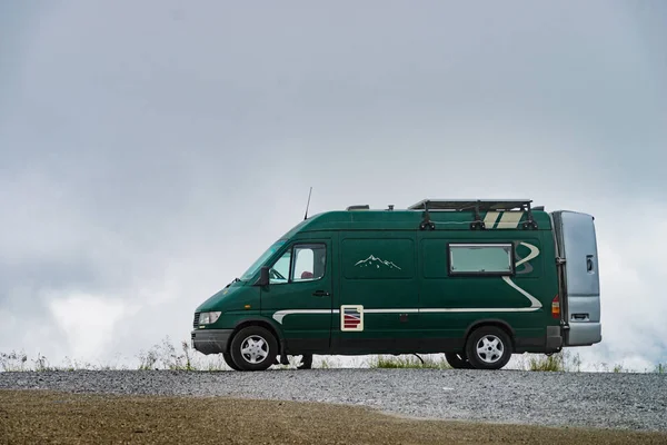 Wohnmobil Den Norwegischen Bergen Reisen Urlaub Und Erlebniskonzept — Stockfoto