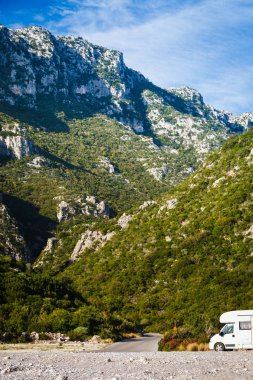 Tatil turizm ve seyahat. Yunanistan niteliğine Camper van kamyonet ve karavan