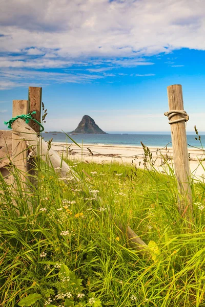 Havslandskap Havskust Med Sandstrand Och Bleiksoya Fjärran Resort Bleik Andoya — Stockfoto