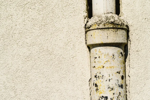 Dickes Abflussrohr Der Hauswand Freien Regenwasserschutzobjekte Gebäudemerkmale Konzept — Stockfoto