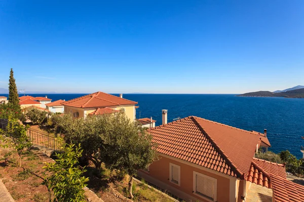 Vista Ângulo Alto Telhados Casas Cidade Grega Beira Mar Grécia — Fotografia de Stock