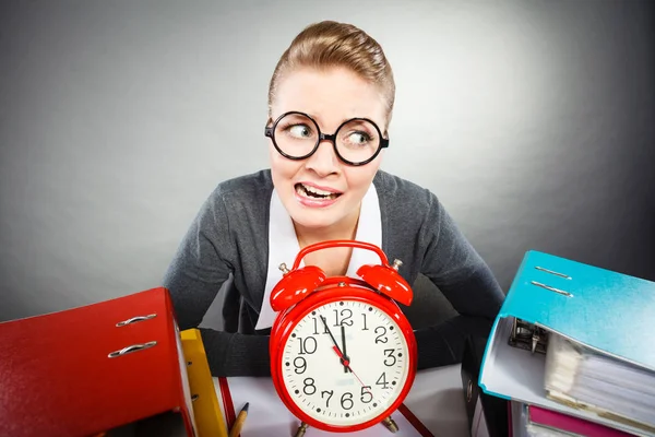 Lavoro Aziendale Workaholism Concetto Tempo Segretario Emotivo Con Orologio Operaia — Foto Stock